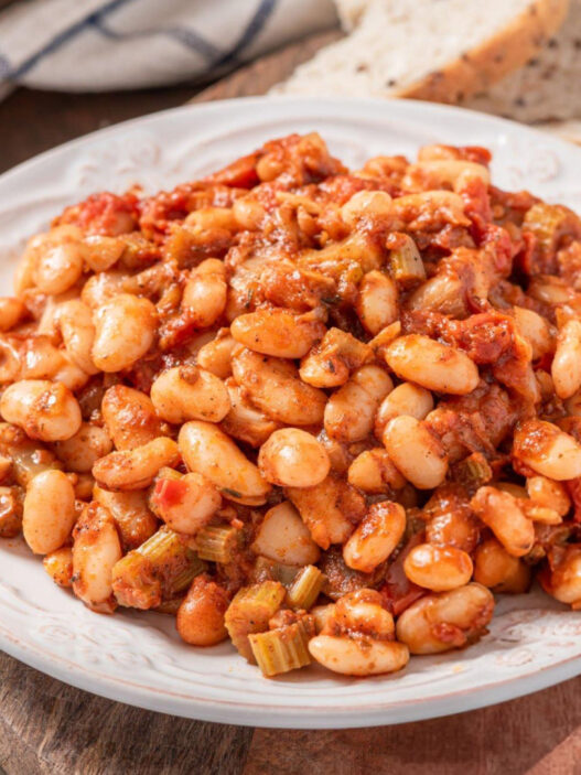 White Beans in Spicy Tomato Sauce Recipe